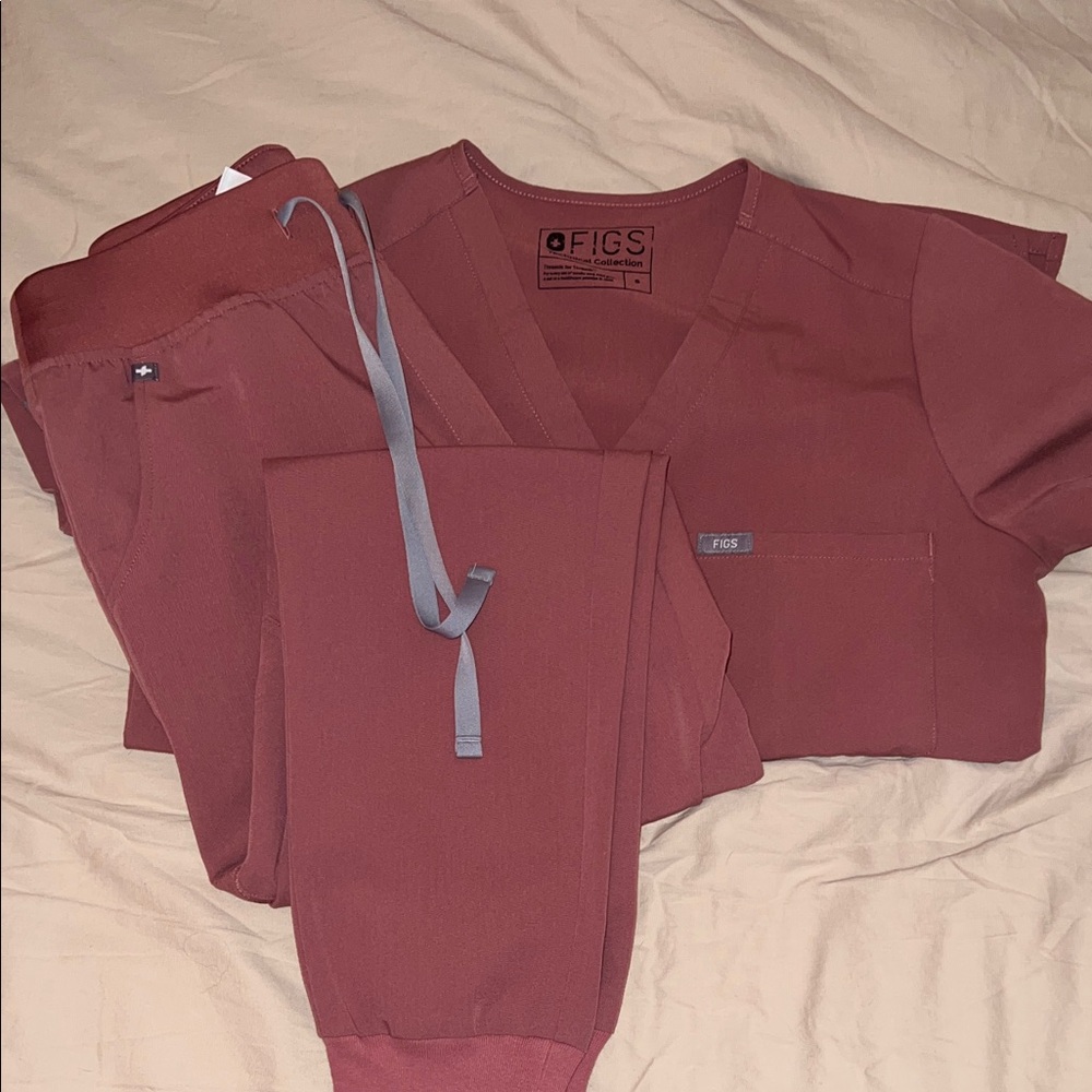 Figs Women's Scrub Set in Mauve